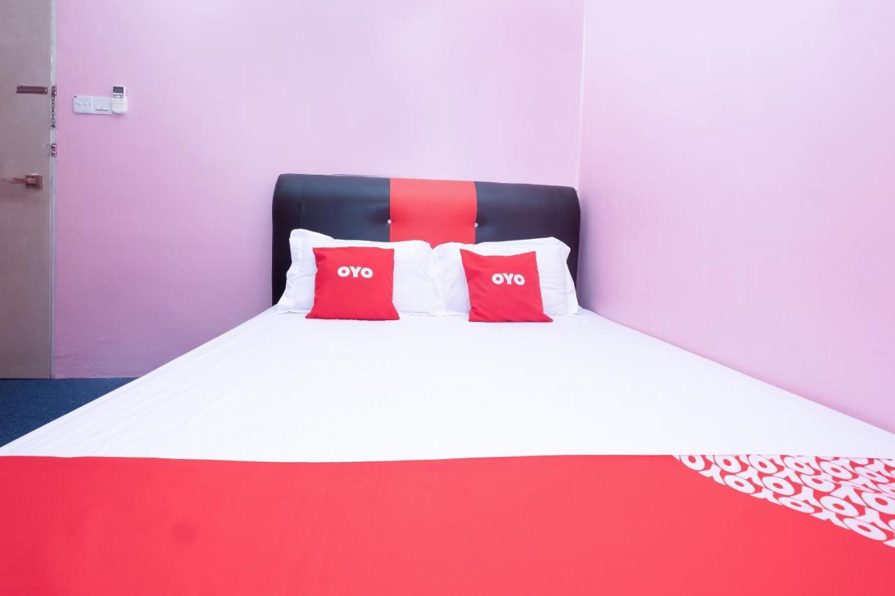 Oyo 89984 Noris Wang Homestay Lumut Exterior photo