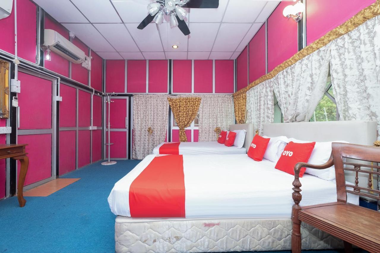 Oyo 89984 Noris Wang Homestay Lumut Exterior photo