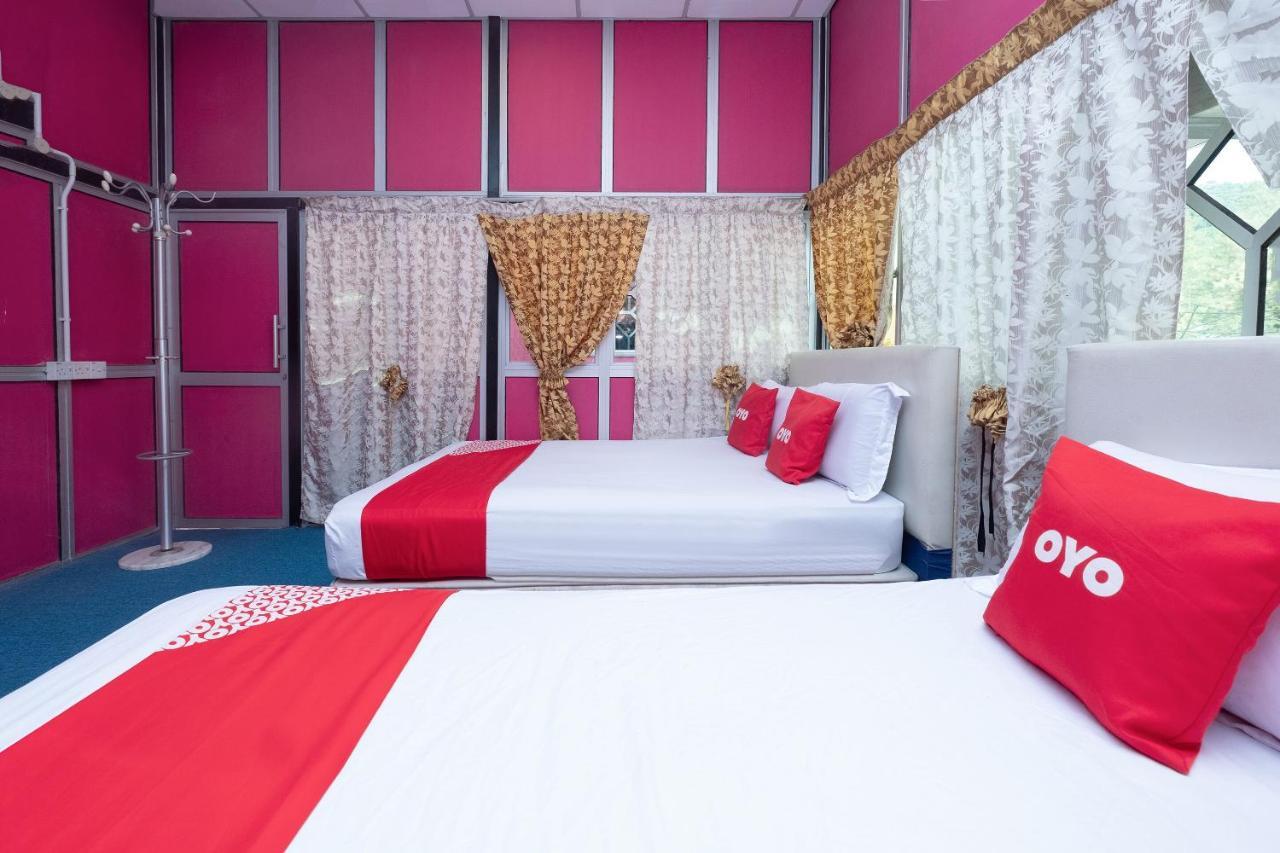 Oyo 89984 Noris Wang Homestay Lumut Exterior photo